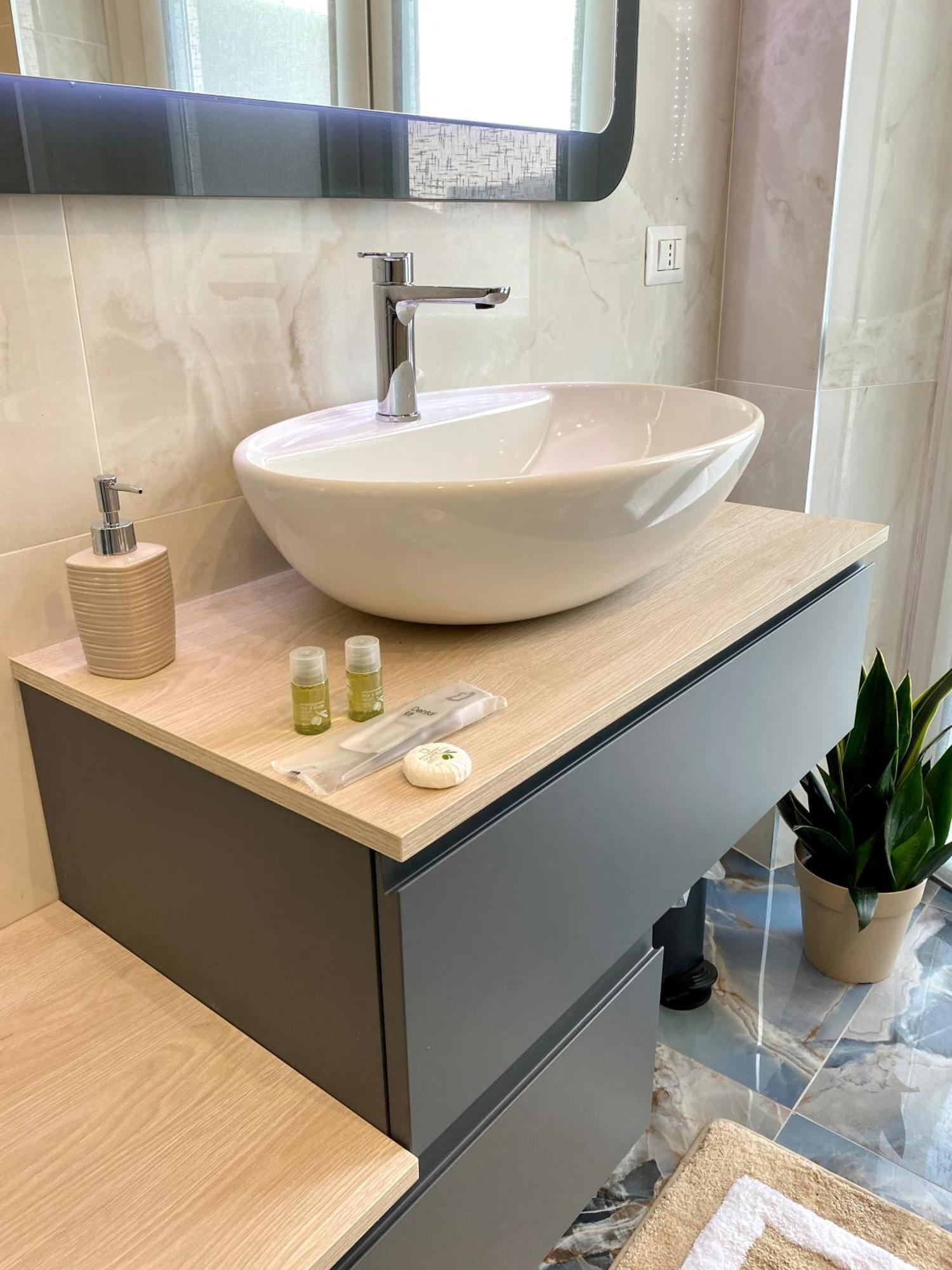 Faenza 18, A Cozy Apartment Милано Екстериор снимка